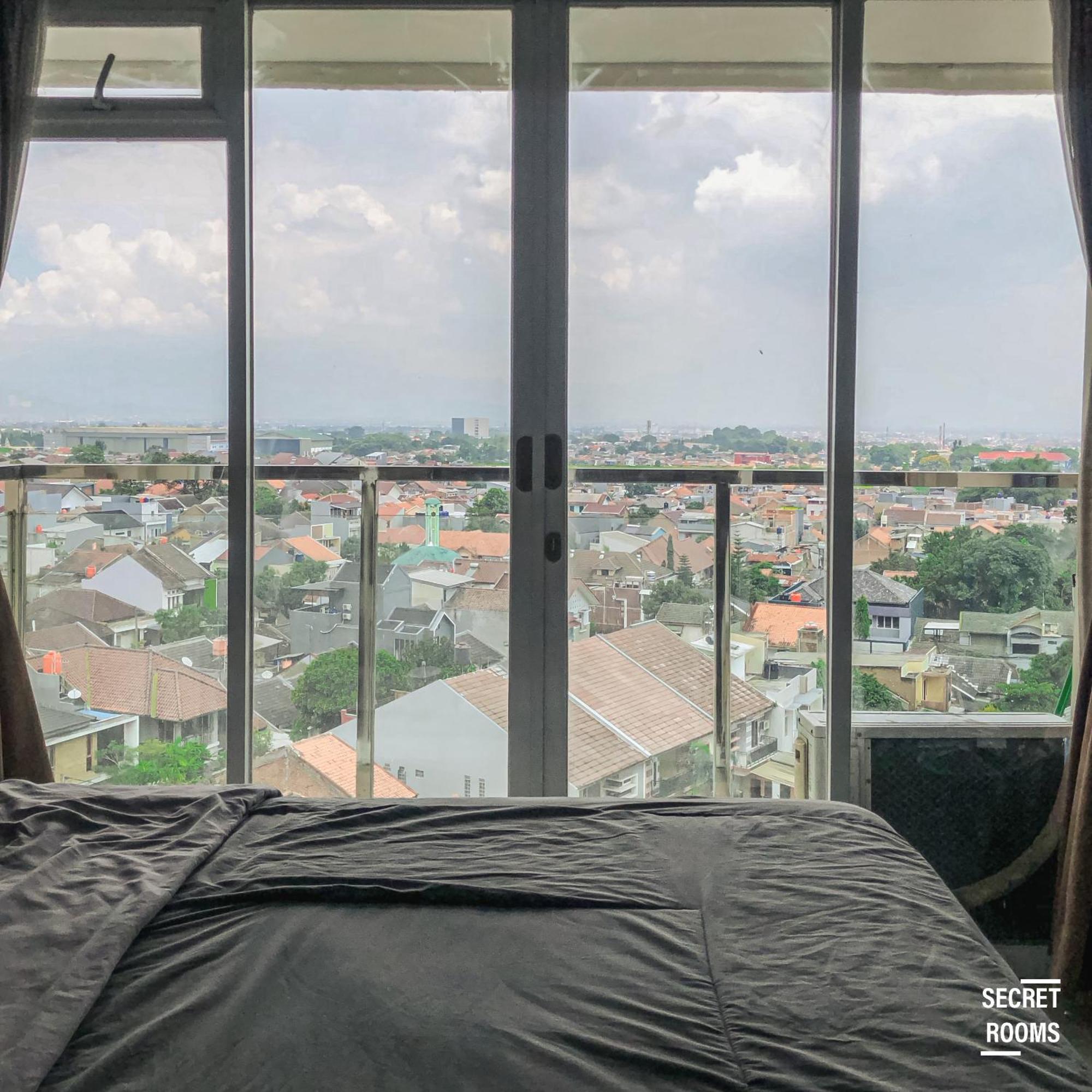Gateway Pasteur Apartment By Secret Rooms Bandung Exterior foto